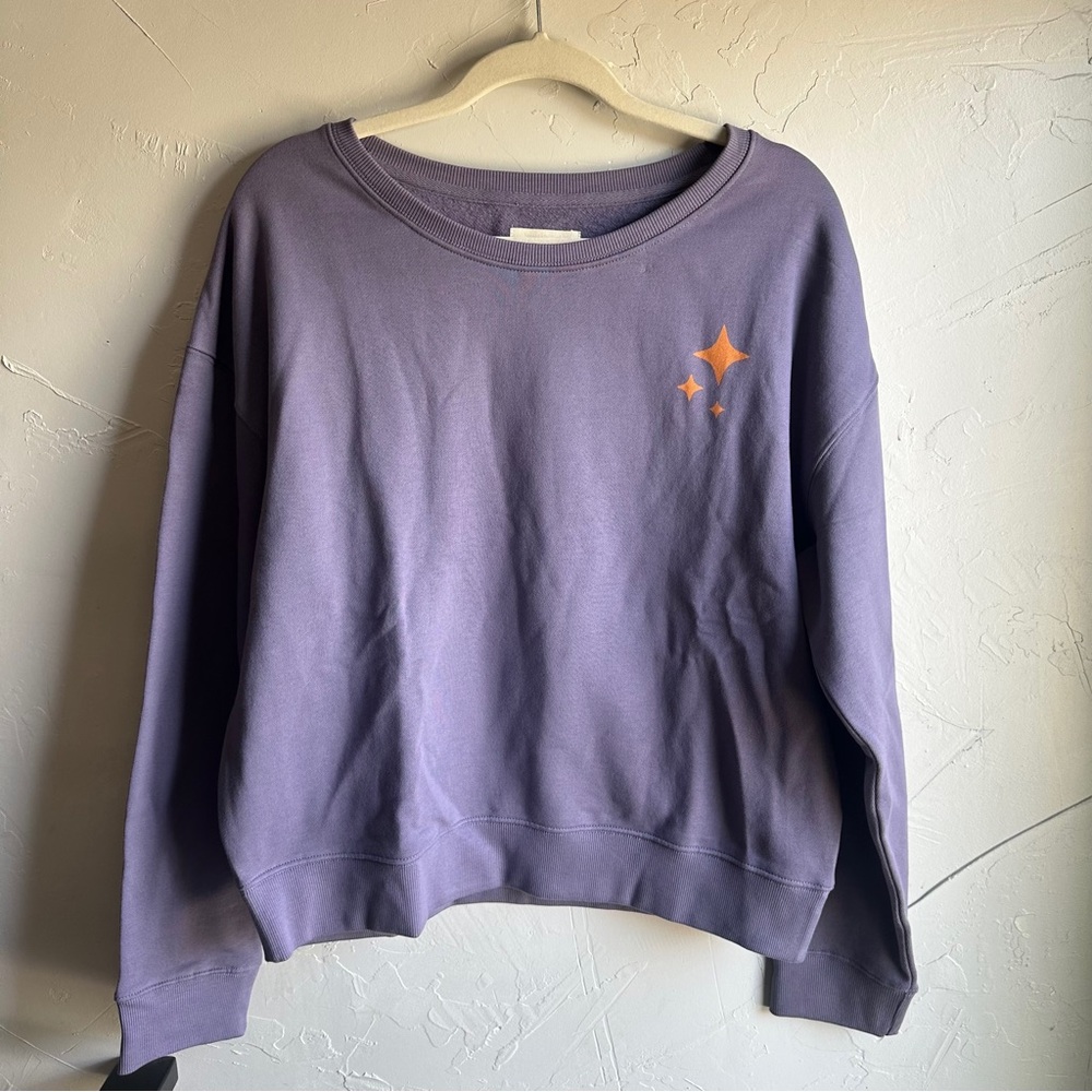 Purple Graphic Crewneck Sweatshirt with Star Accent